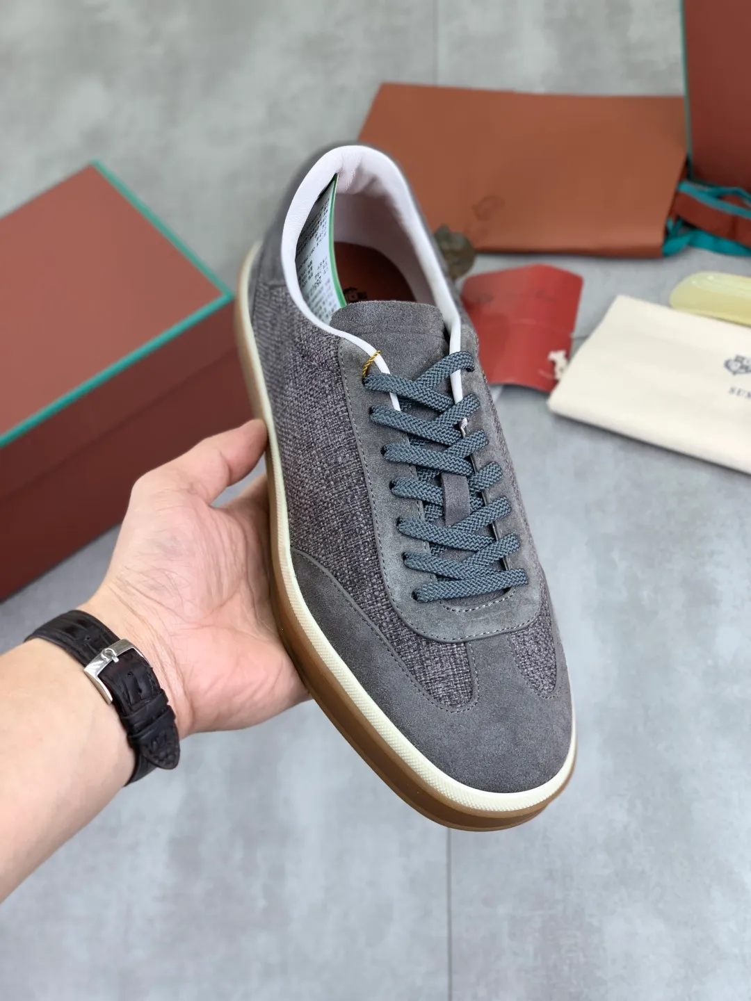Men's Men's Shoes 💰P560 New Style 💰 The latest casual shoes Loro Piana 💯 Top grade 💯 Buy the original copy 💯 Founded the existing Loro Piana company on April 24, 1924. It is now the sixth generation of family business, providing the best quality products to customers who are discerning about taste and quality. Imported original fly woven fabrics with cowhide fabrics, plain calfskin lining, hand-stitched threads with cowhide feet, original packaging, high-end outsole, size: 38-45 (custom-made for 46), 7️⃣ colors available